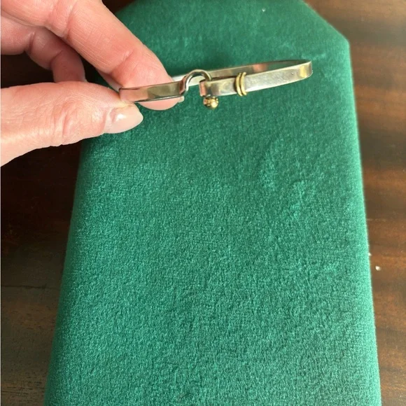 Tiffany & Co. HOOK BUCKLE BRACELET IN GOLD AND SILVER - Picture 3 of 5